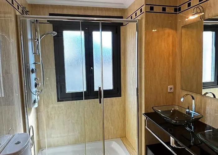 Sirenita En La Playa Con Piscina Y Vistas Al Mar