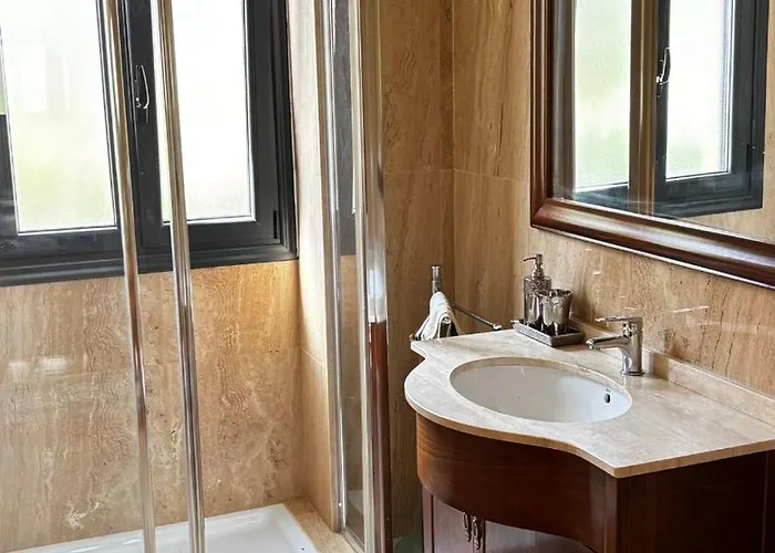 Sirenita En La Playa Con Piscina Y Vistas Al Mar *